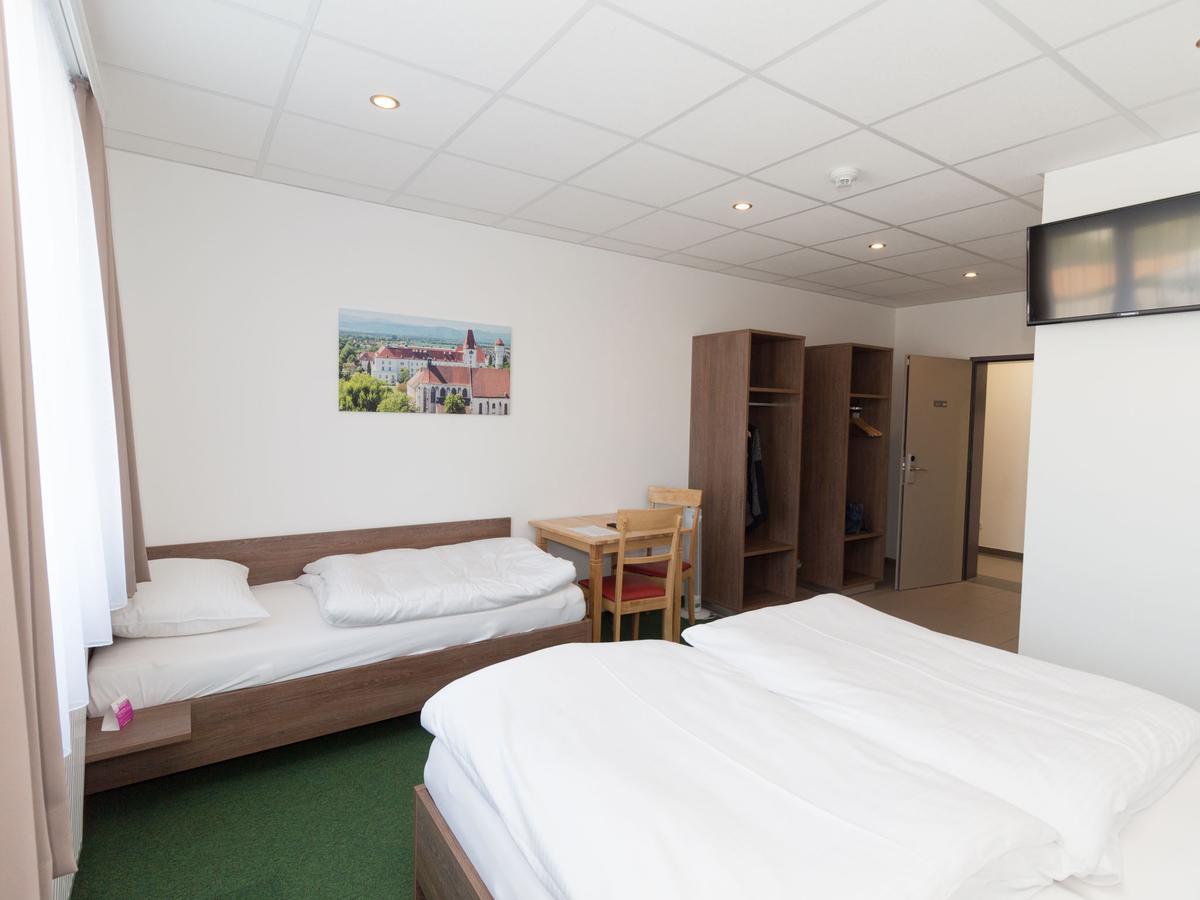 Winbudget "Bed&Breakfast" วีเนอร์นอยชตัดท์ ภายนอก รูปภาพ