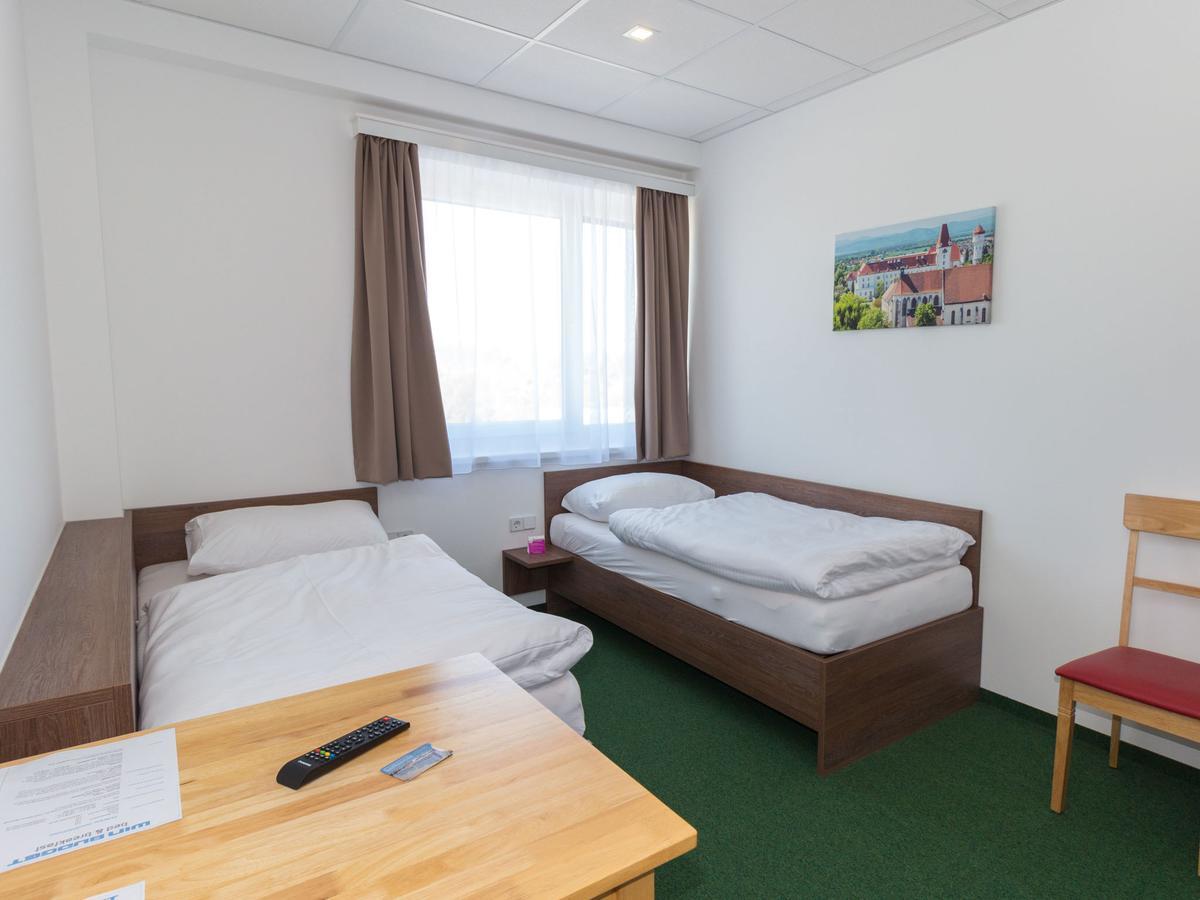 Winbudget "Bed&Breakfast" วีเนอร์นอยชตัดท์ ภายนอก รูปภาพ
