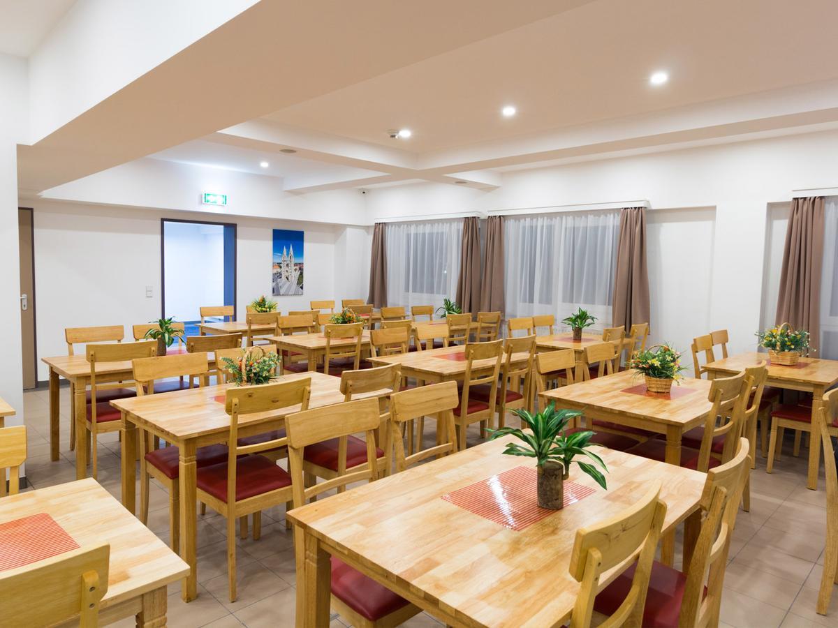 Winbudget "Bed&Breakfast" วีเนอร์นอยชตัดท์ ภายนอก รูปภาพ