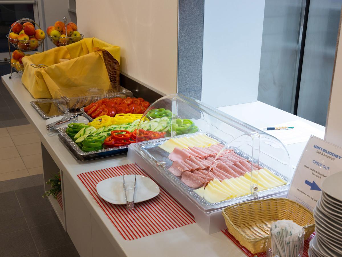 Winbudget "Bed&Breakfast" วีเนอร์นอยชตัดท์ ภายนอก รูปภาพ