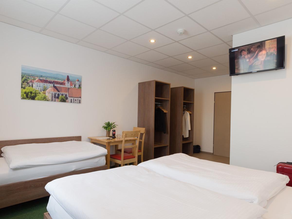 Winbudget "Bed&Breakfast" วีเนอร์นอยชตัดท์ ภายนอก รูปภาพ