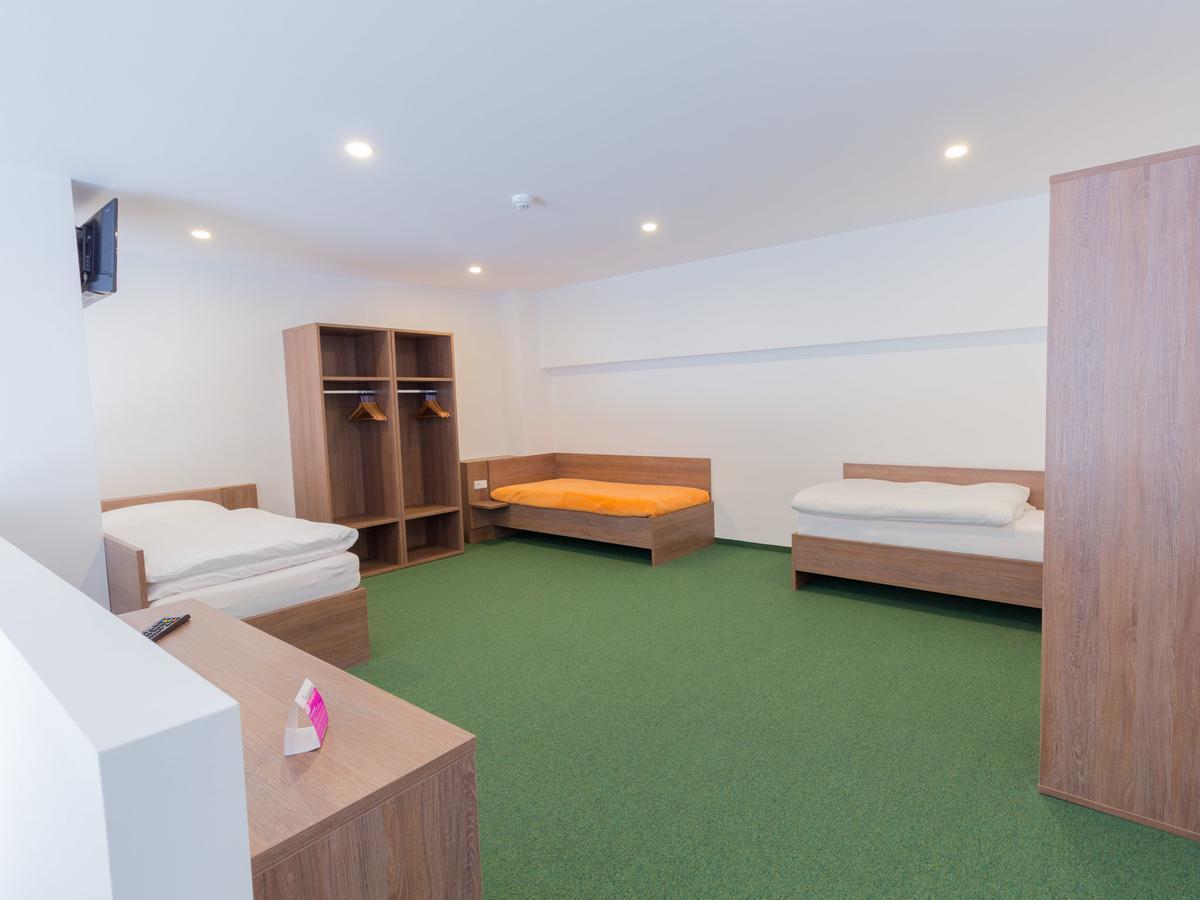 Winbudget "Bed&Breakfast" วีเนอร์นอยชตัดท์ ภายนอก รูปภาพ