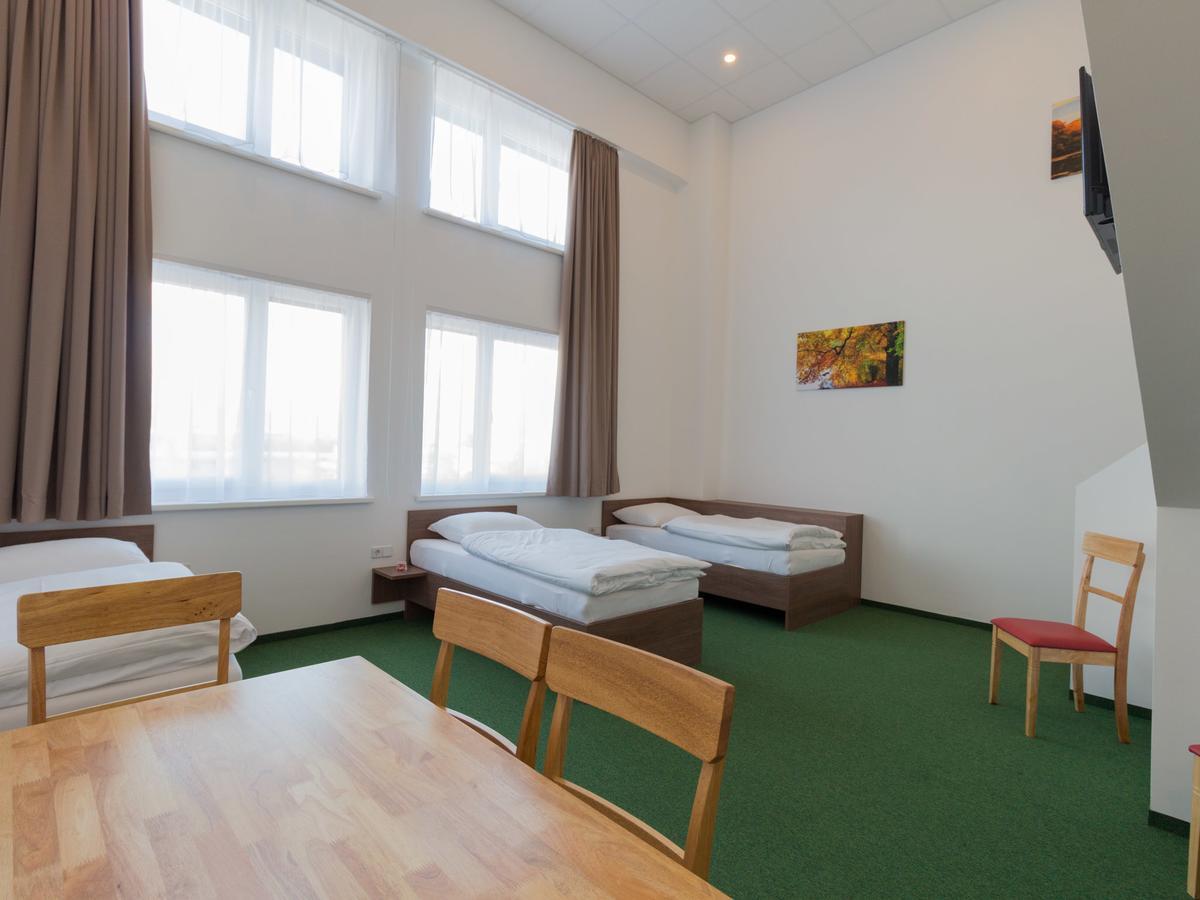 Winbudget "Bed&Breakfast" วีเนอร์นอยชตัดท์ ภายนอก รูปภาพ