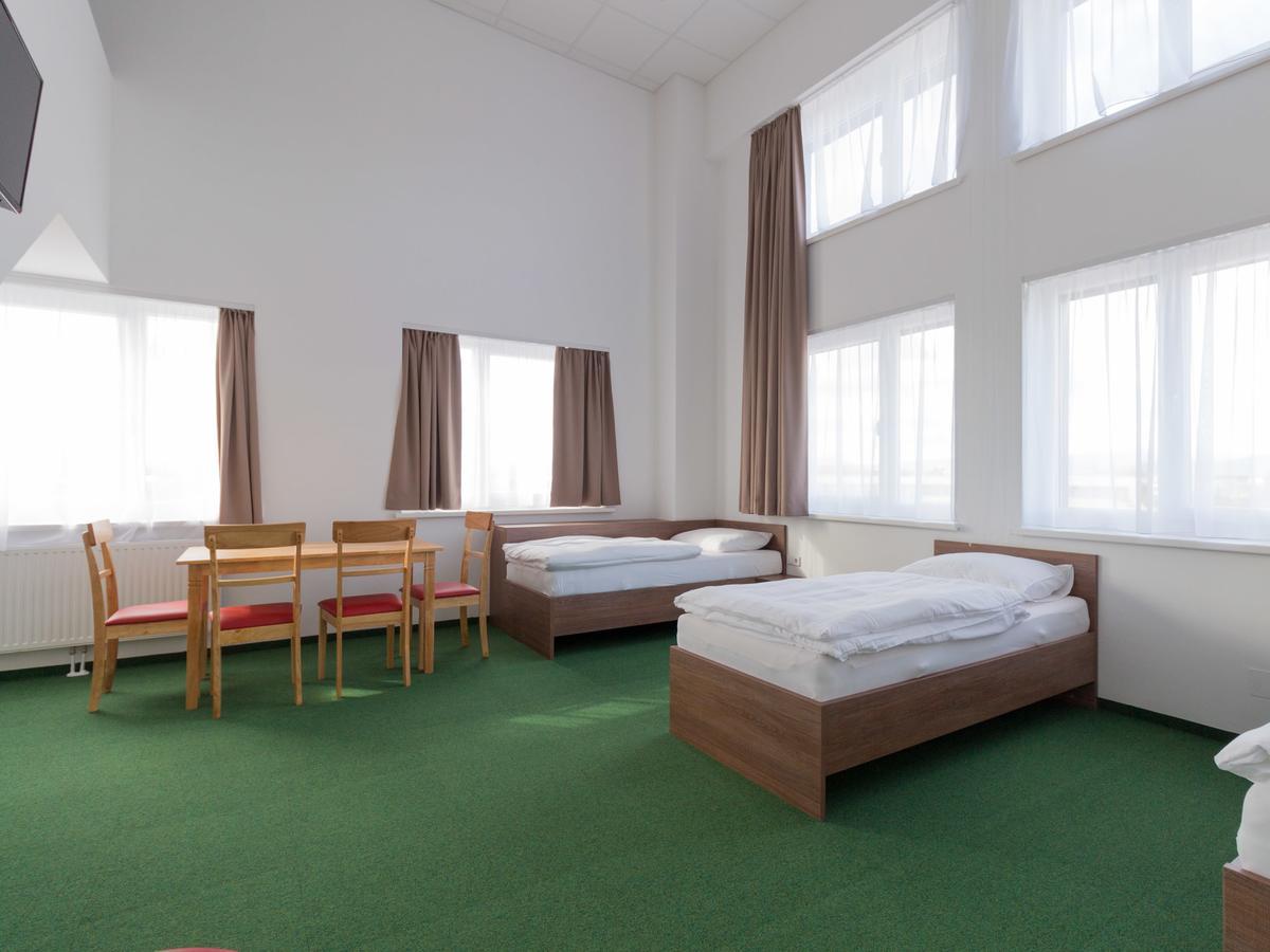 Winbudget "Bed&Breakfast" วีเนอร์นอยชตัดท์ ภายนอก รูปภาพ